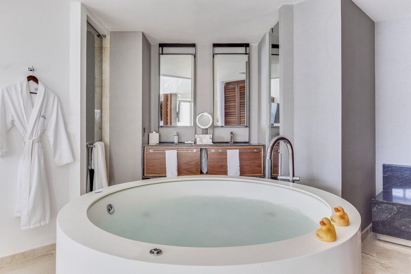 Live-Aqua-Beach-Resort-Canc----n-Room-39