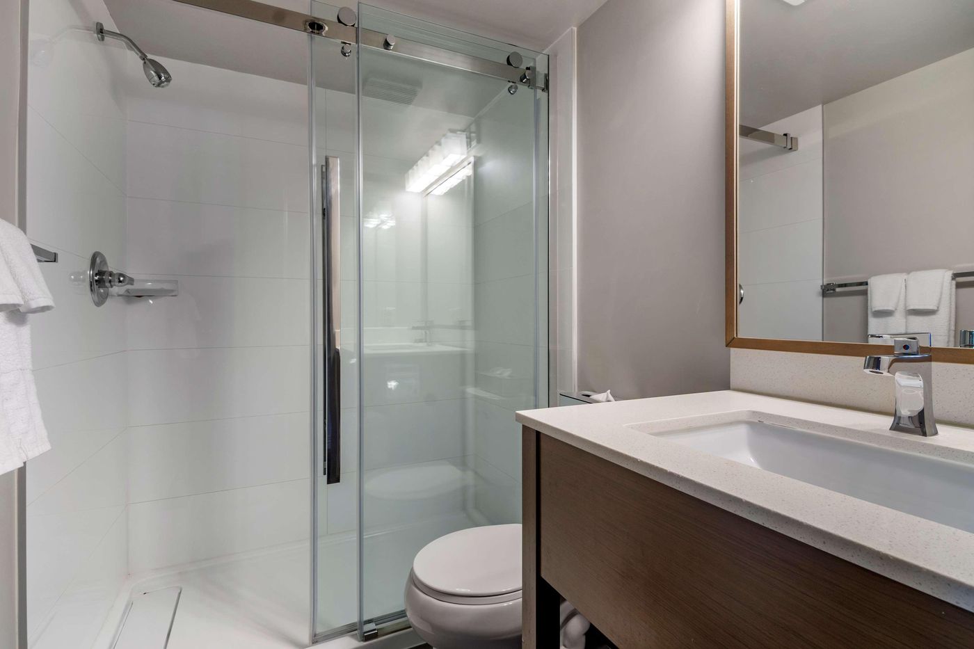 Best-Western-Plus-Vancouver-Airport-Hotel-Room-35