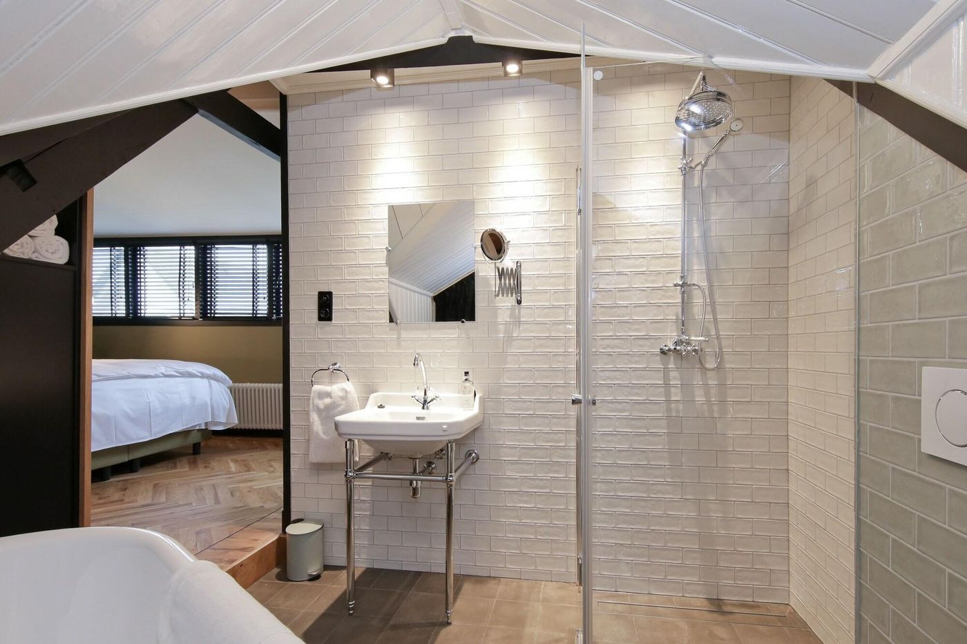 Hotel-Suites-Wilma-J-Room-37