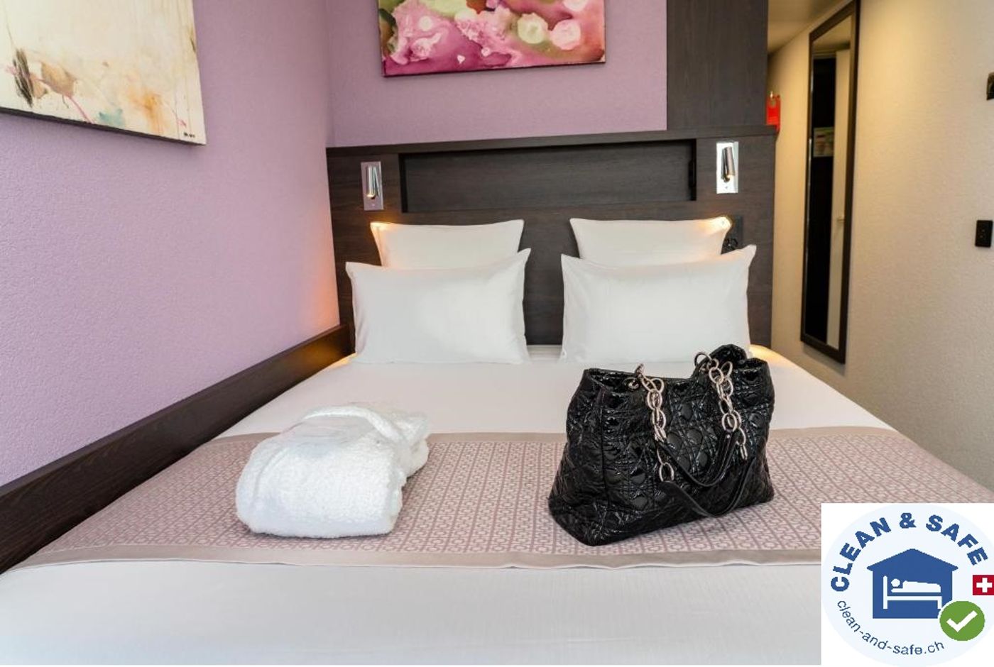 Nash-Pratik-Hotel-Room-11