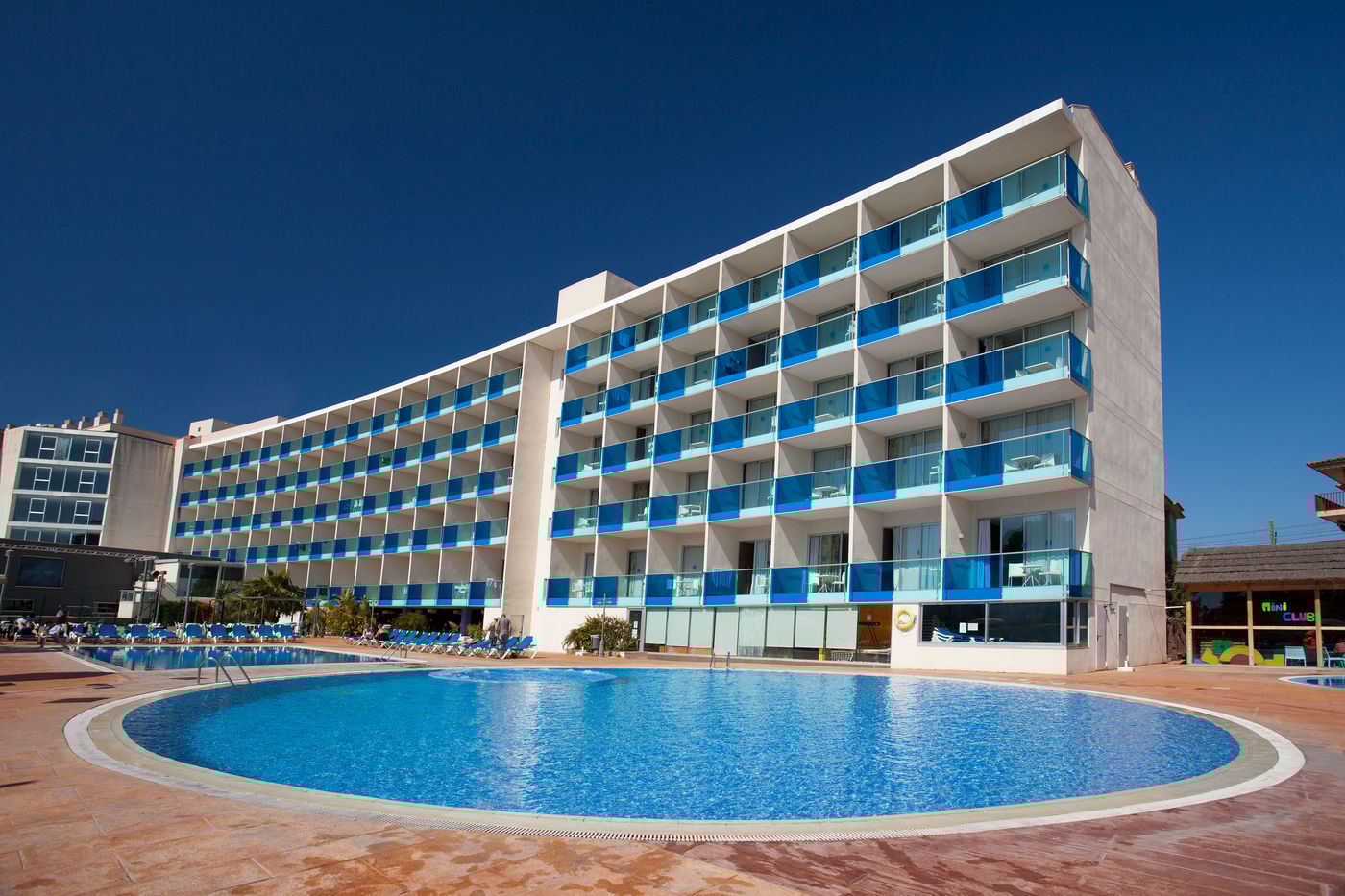 Nuba-Comarruga-Pool-2