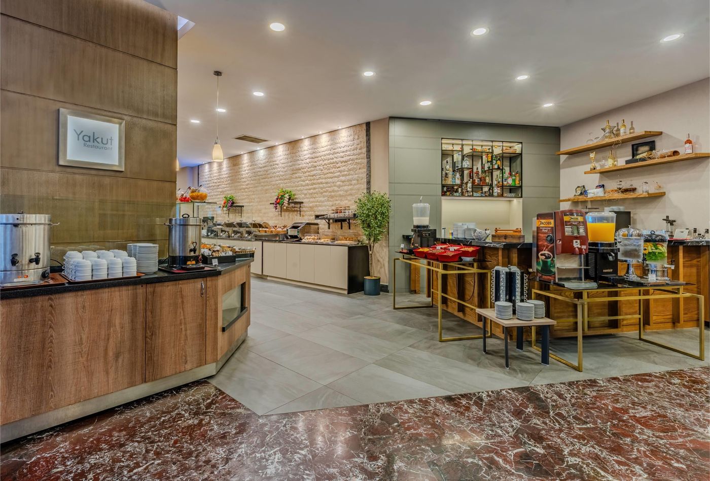 Ramada-Plaza-Izmir-Restaurant-51