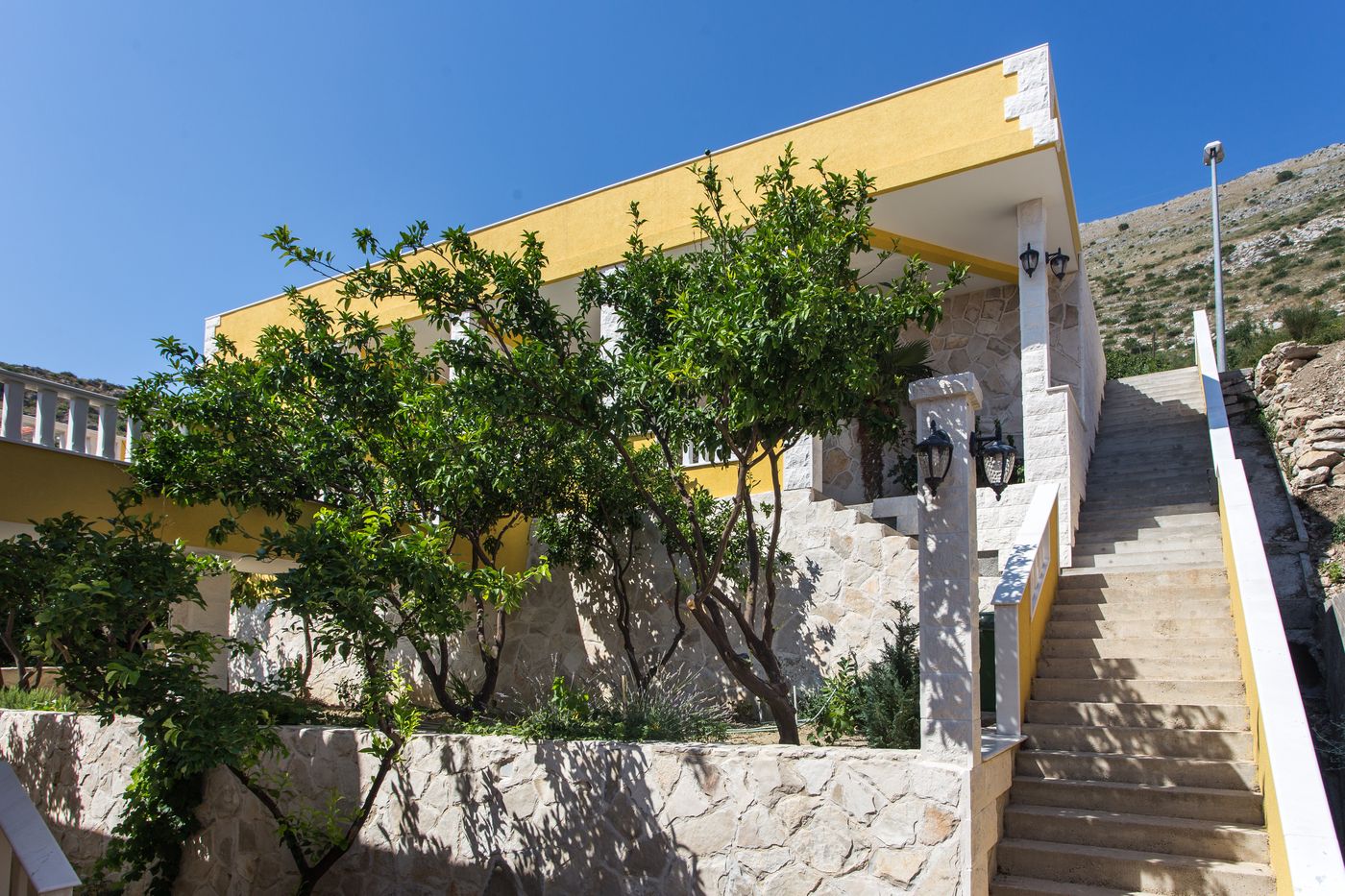 Villa-Sunset-Lobby-18