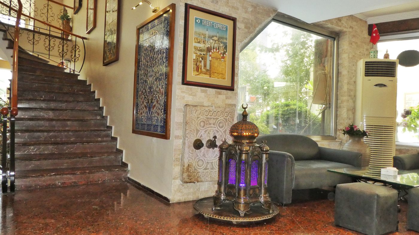 Orient-Mintur-Hotel-Lobby-7