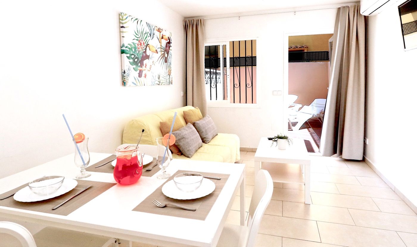 Naika Studios & Apartments