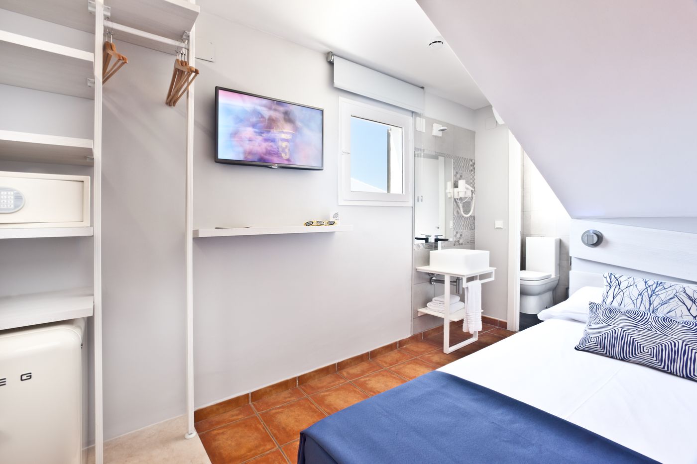 Hotel-Ryans-La-Marina-Room-22