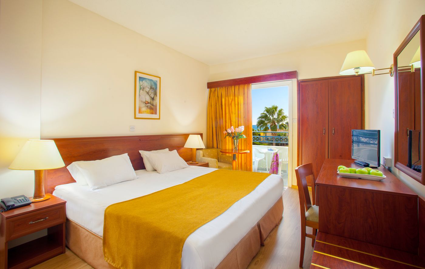 Kapetanios-Limassol-Hotel-Room-8