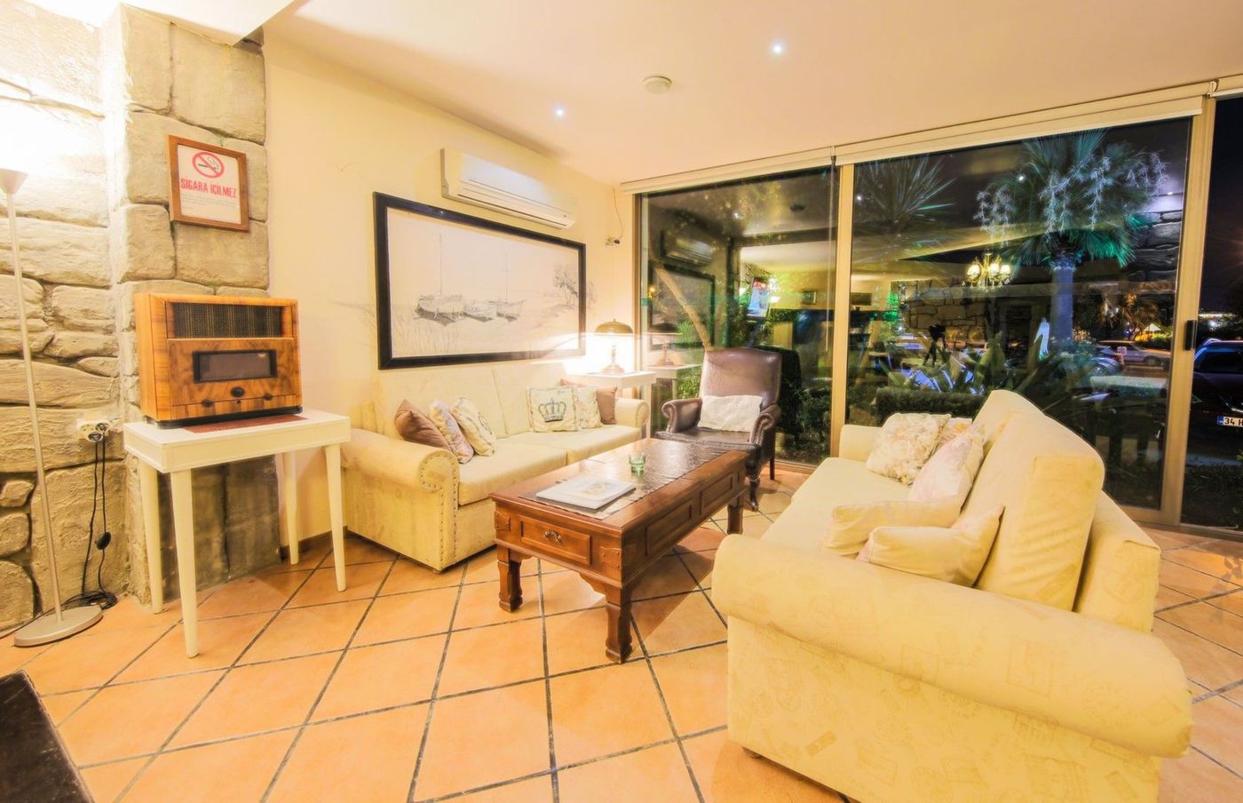 Club-Hotel-Flora-Lobby-22