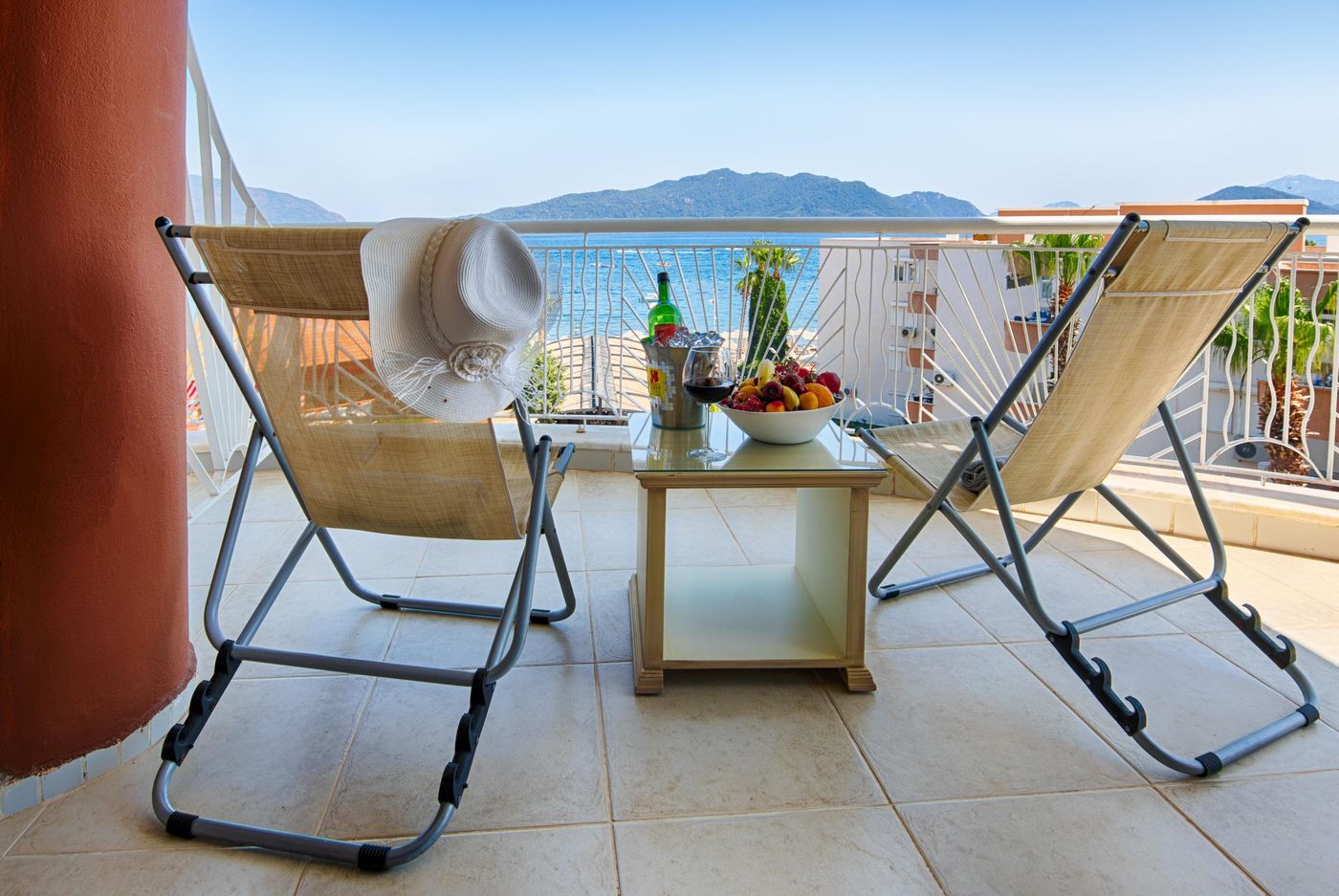 Romance-Beach-Room-70