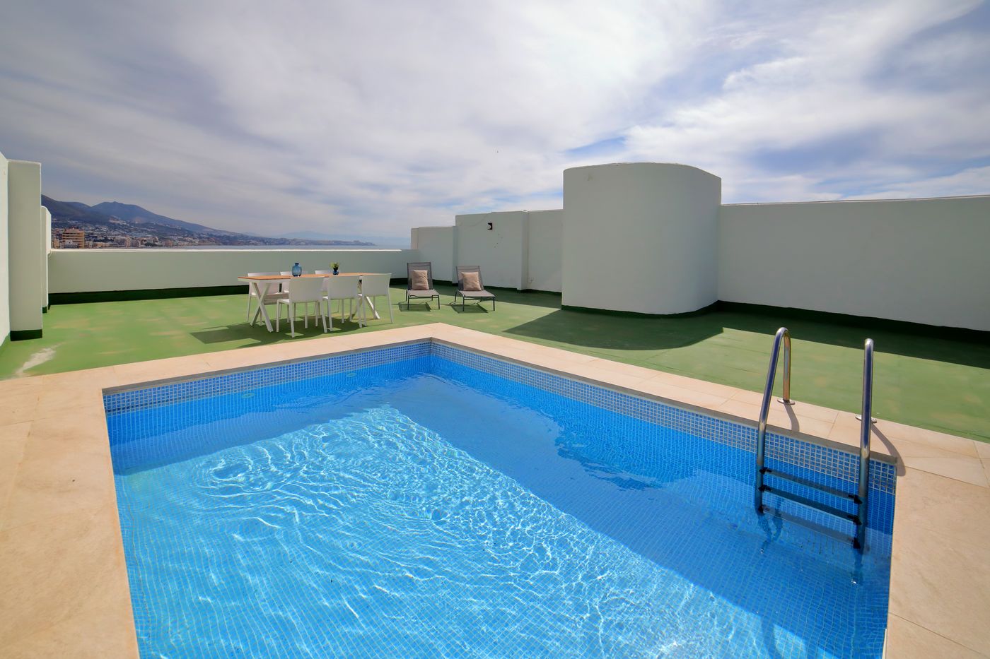 Pyr-Fuengirola-Room-3