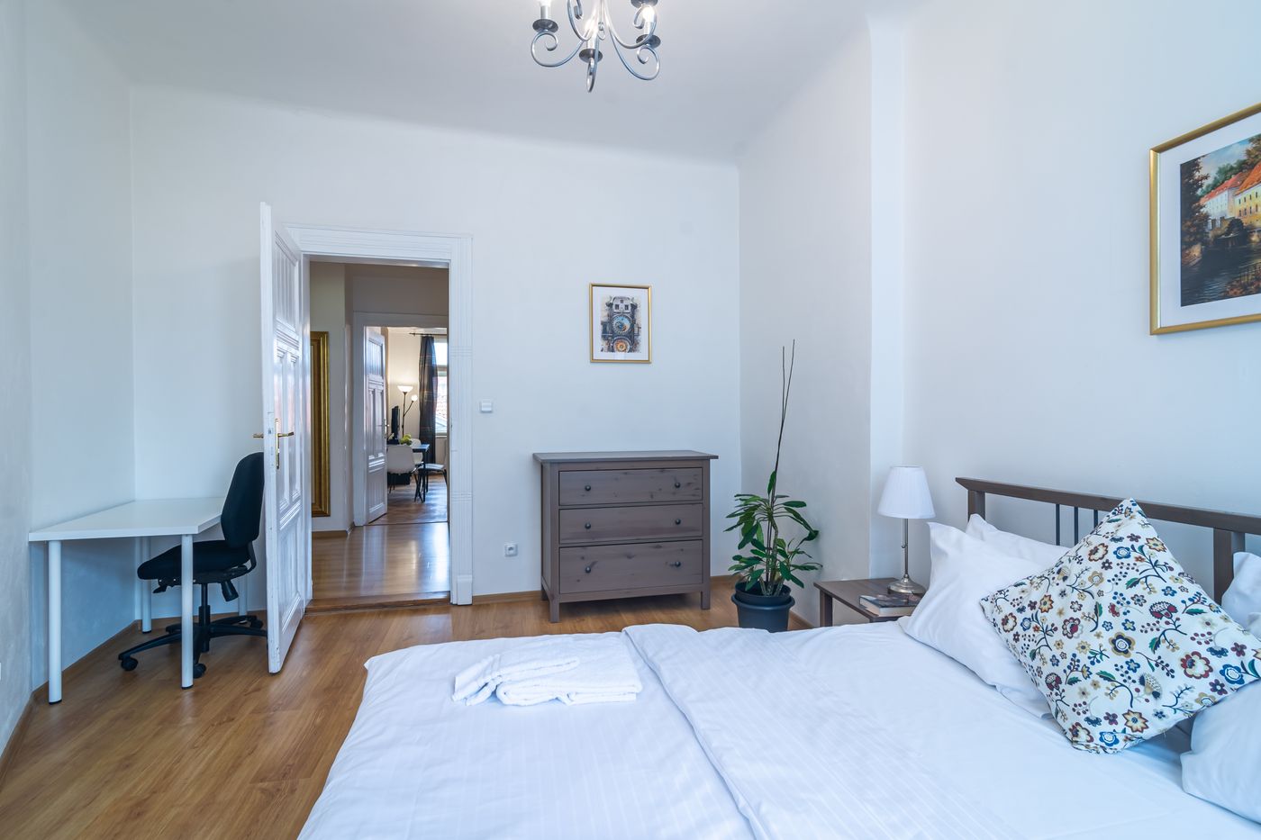 Royal-Road-Residence-Room-37