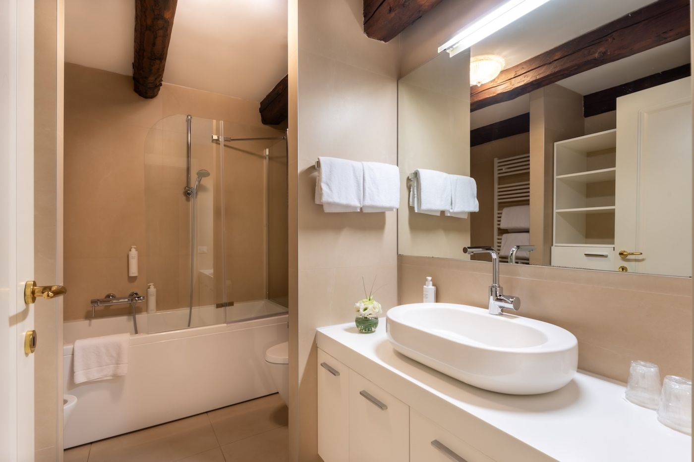 San-Teodoro-Palace----Luxury-Apartments-Room-52