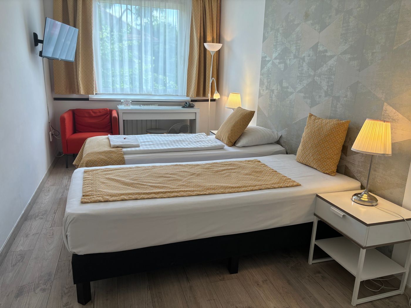 Gloria-Budapest-City-Center-Room-5