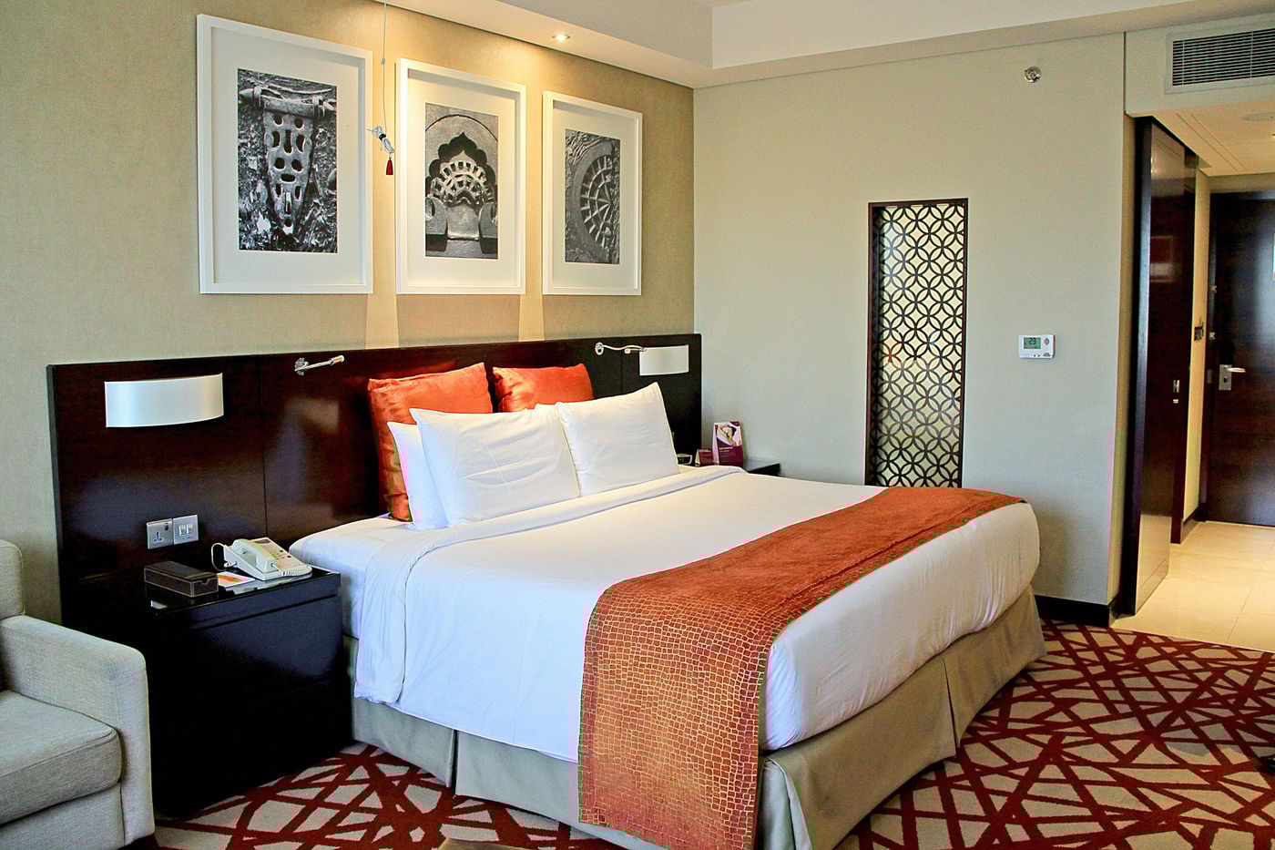 Hotel-Crowne-Plaza-Deira-Room-16