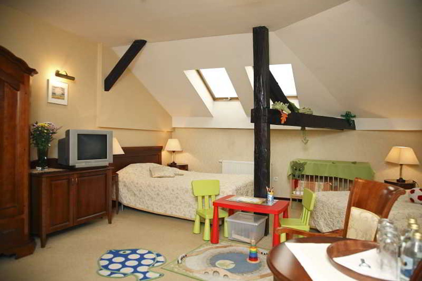 Ostoya-Palace-Room-7