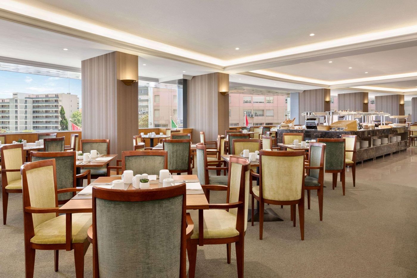 Ramada-by-Wyndham-Lisbon-Restaurant-7