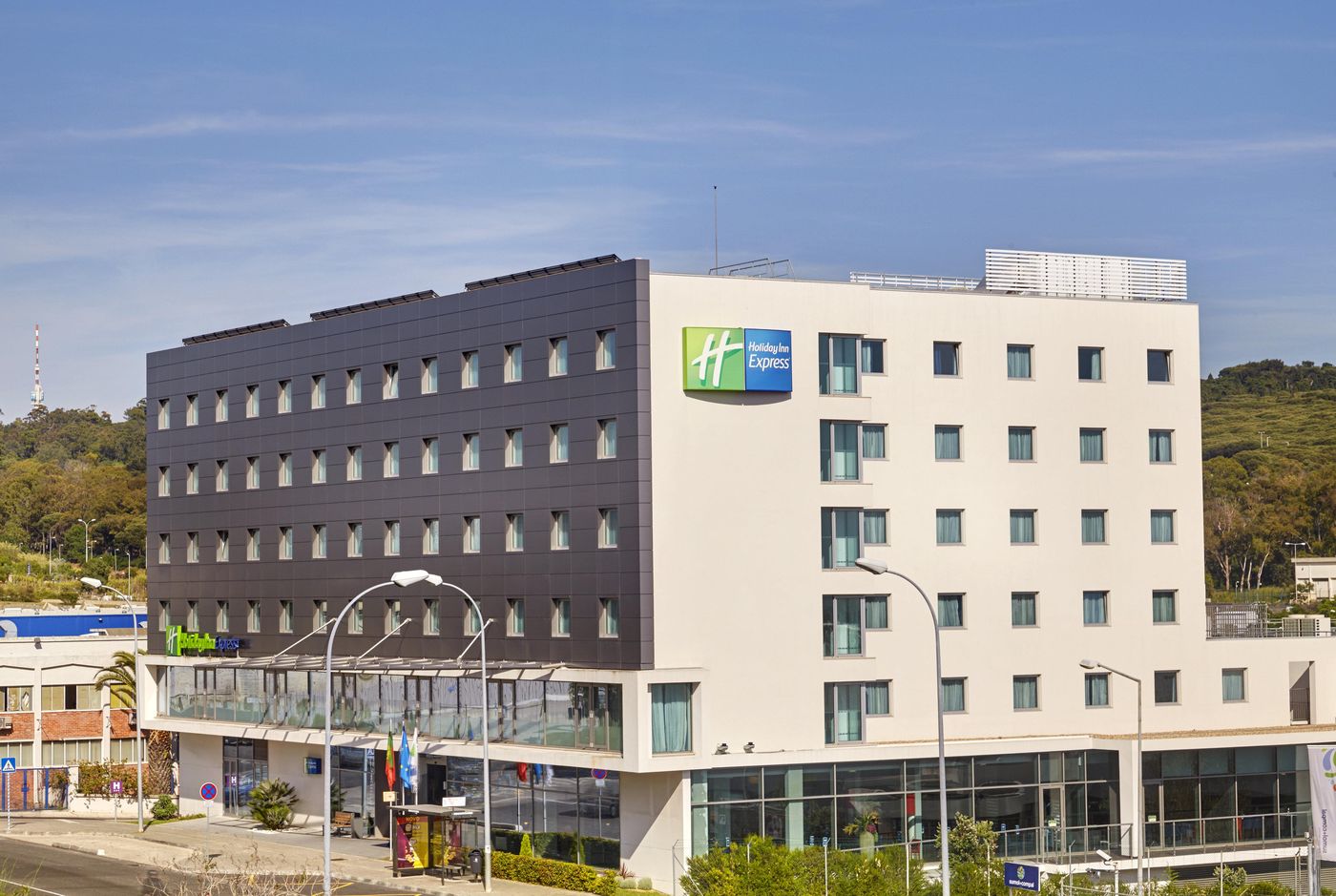 Holiday-Inn-Express-Lisbon-Airport-General-view-2