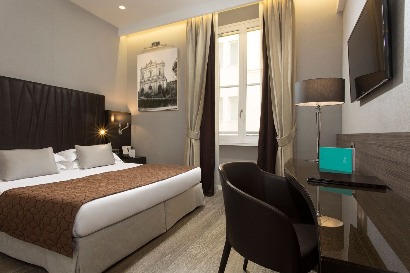 Hotel-Artemide-Room-17