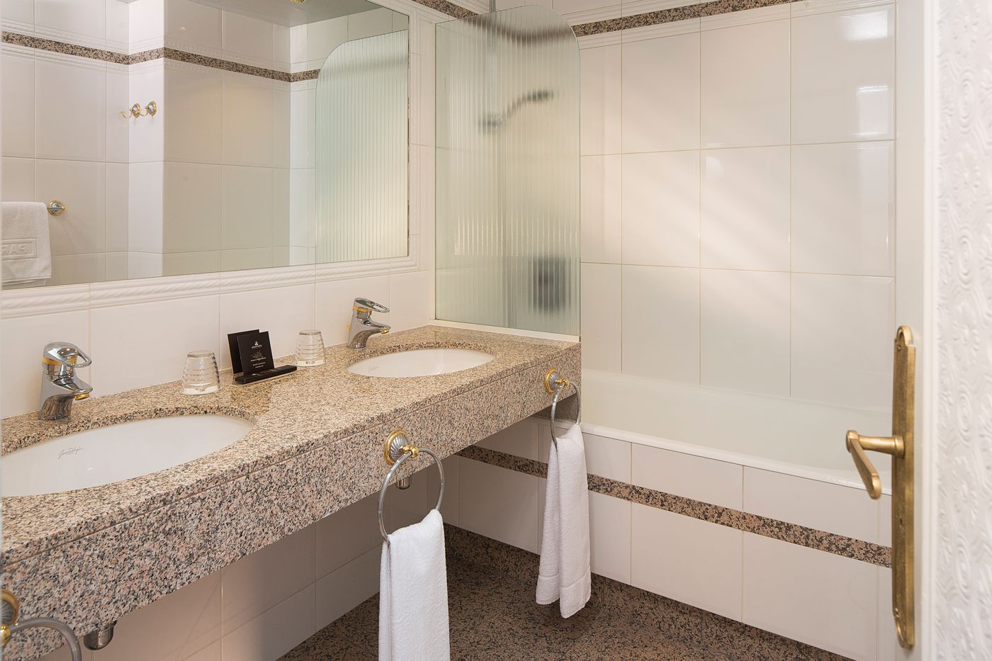 Hotel-Victor-Hugo-Paris-Kleber-Room-45