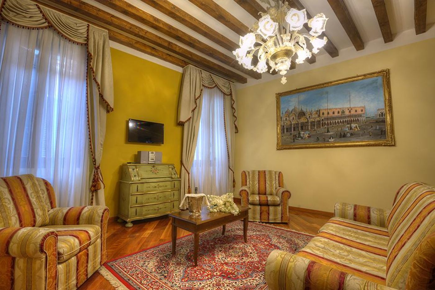 Ca--Dell-Arte-Suites-Room-2