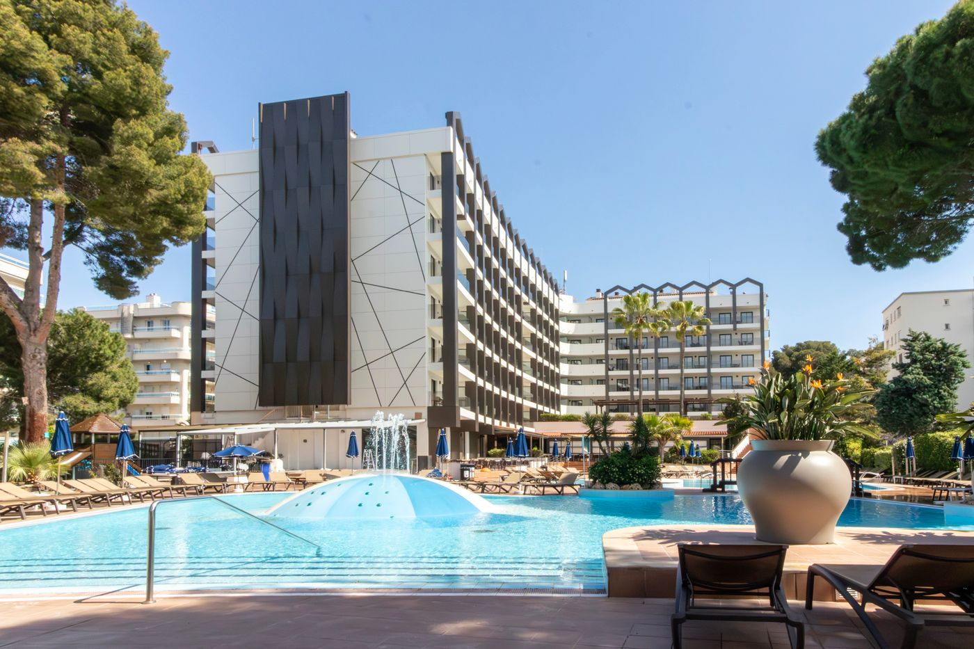 Golden-Avenida-Family-Suites-General-view-4