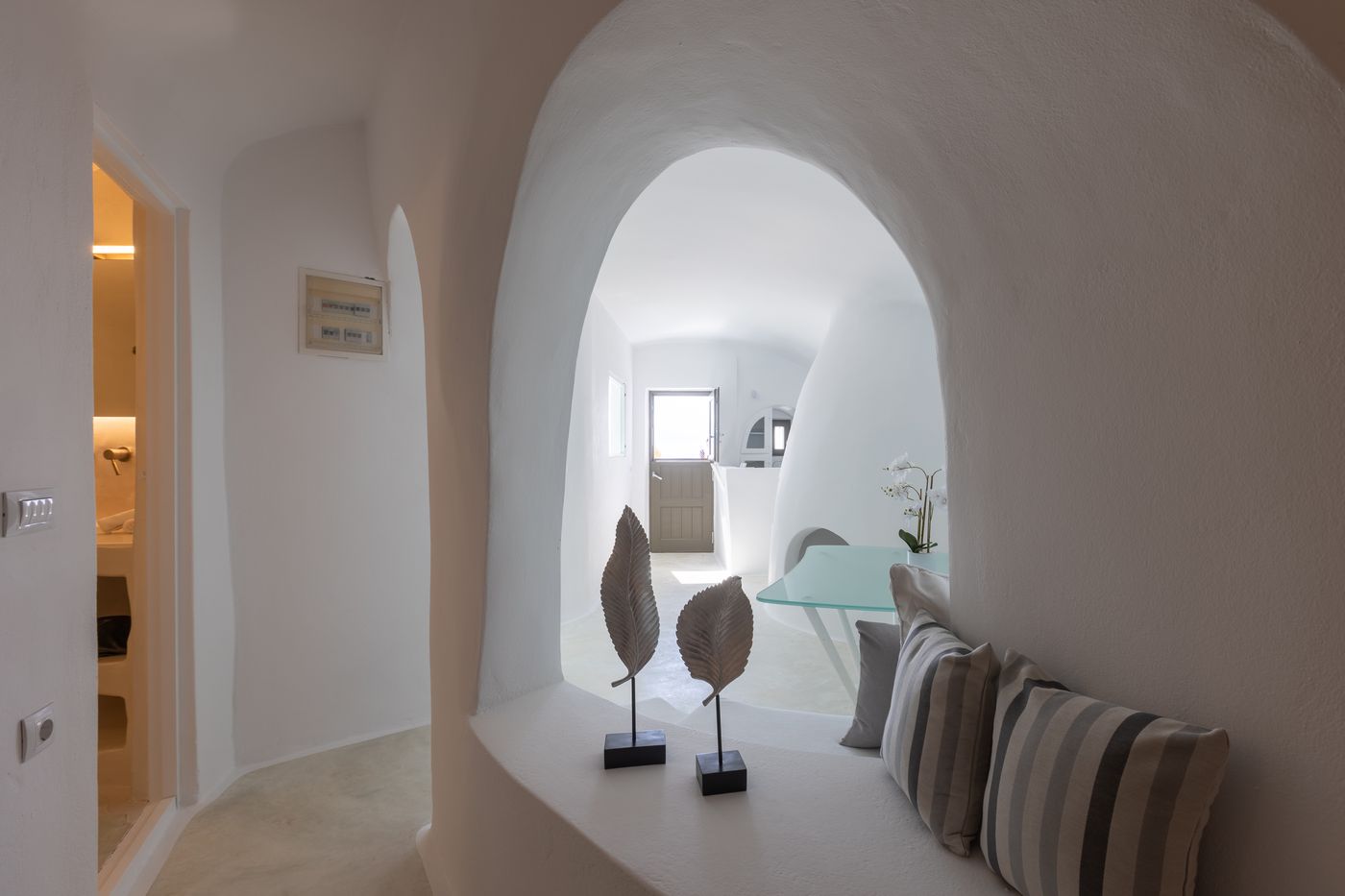 Heaven-s-Edge-Room-22