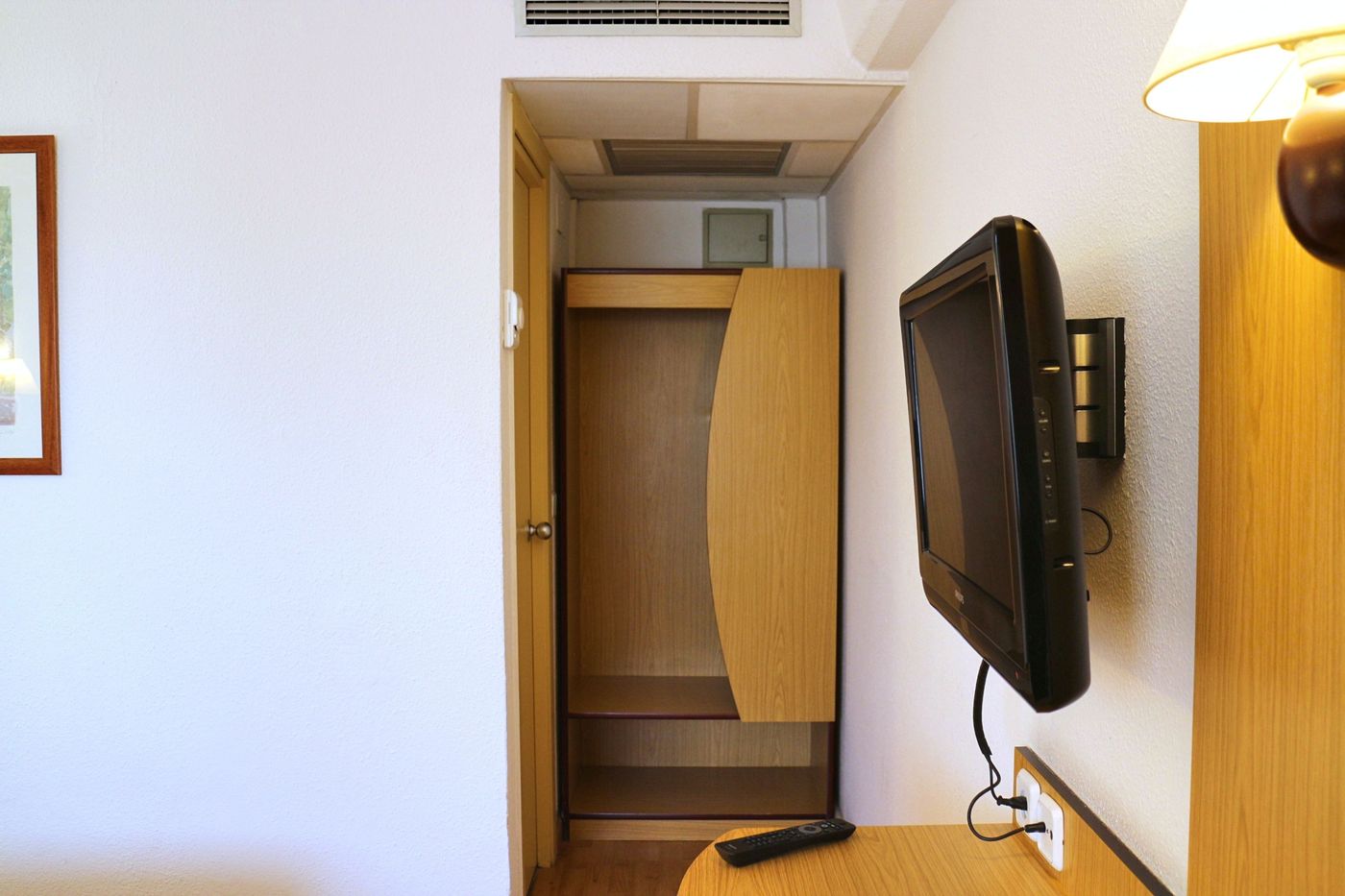 Travelodge Barcelona del Vallès-Spain-BARBERA DEL VALLES-Room-1