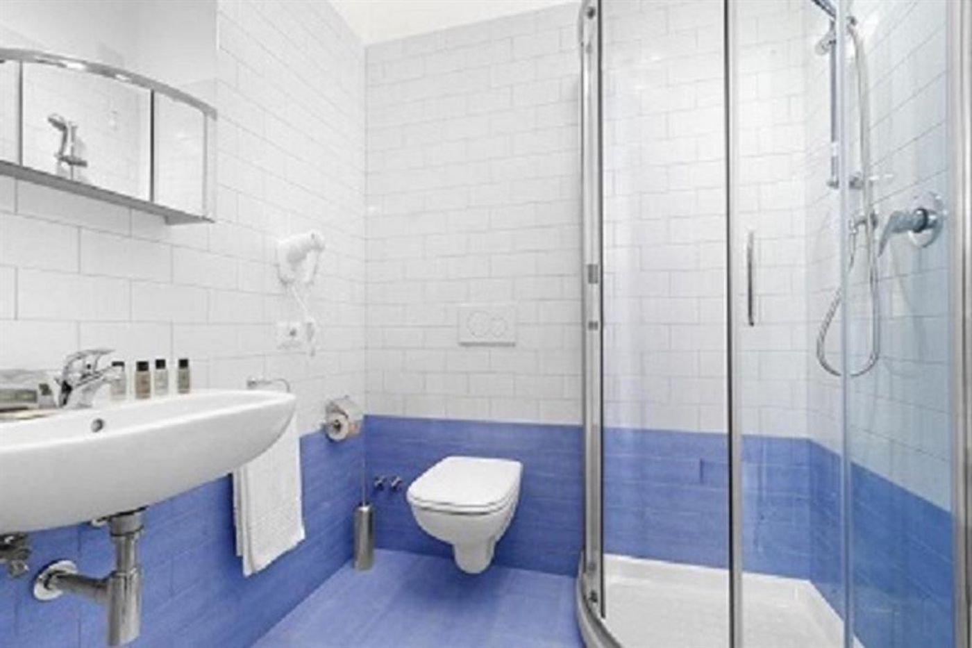 Unconventional-Sorrento-Coast-Room-43