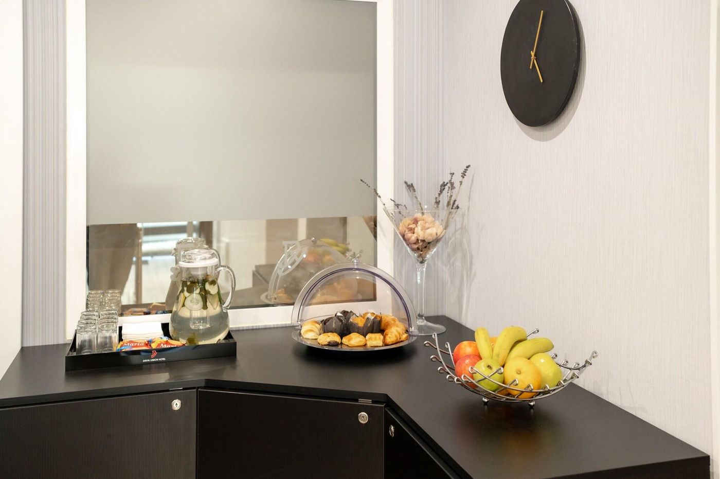 Dinya-Lisbon-Hotel---Lounge-Bar-Lobby-10