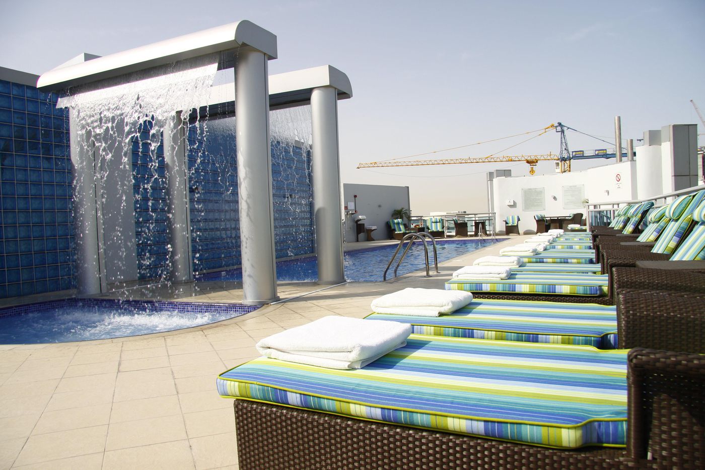 Holiday-Inn-Dubai-Al-Barsha-Pool-5