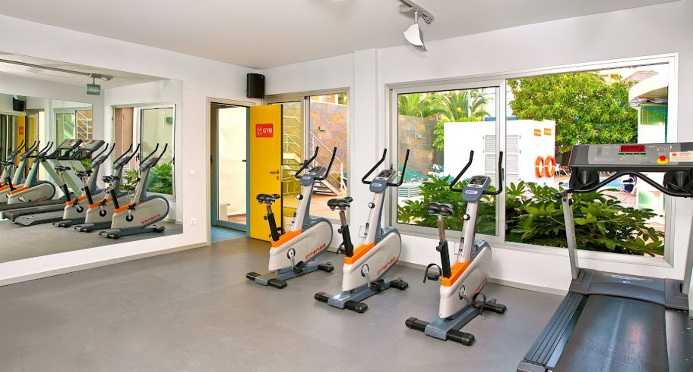 RH-Royal-Only-Adults-Sports-and-Entertainment-26