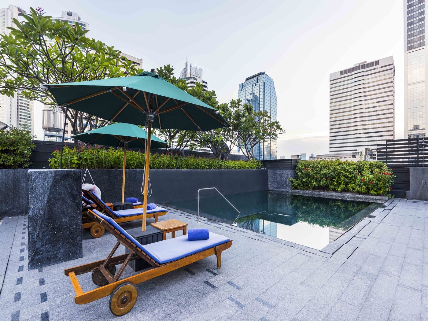 Maitria-Hotel-Sukhumvit-18-Bangkok-Pool-64