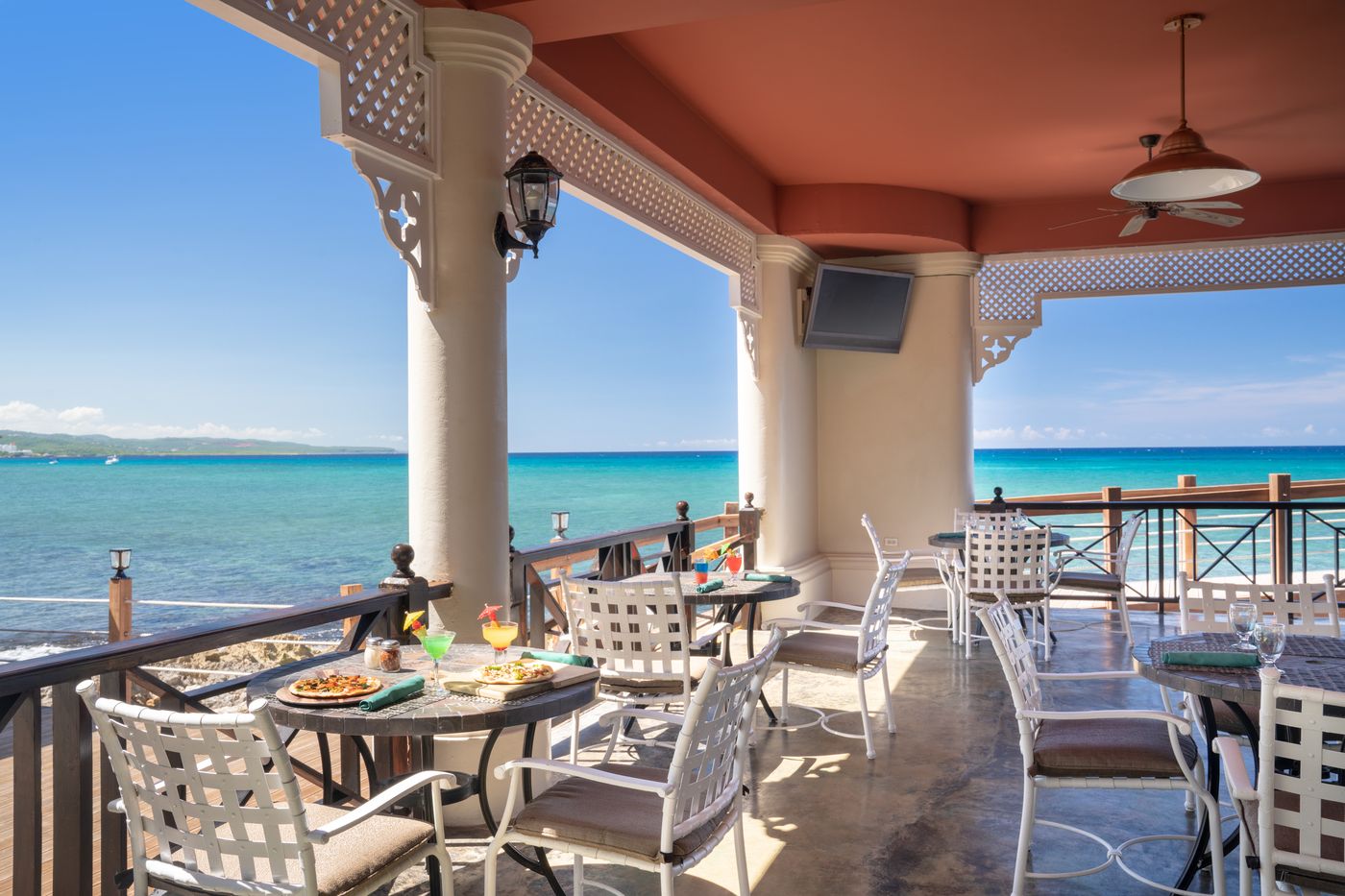 Jewel-Paradise-Cove-Resort---Spa-Restaurant-11