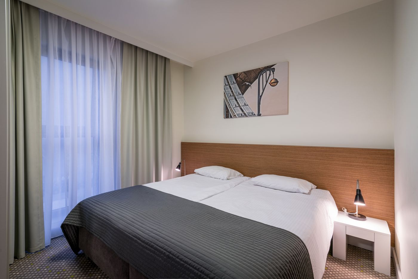 Invite-Poland-WROCLAW-Room-8