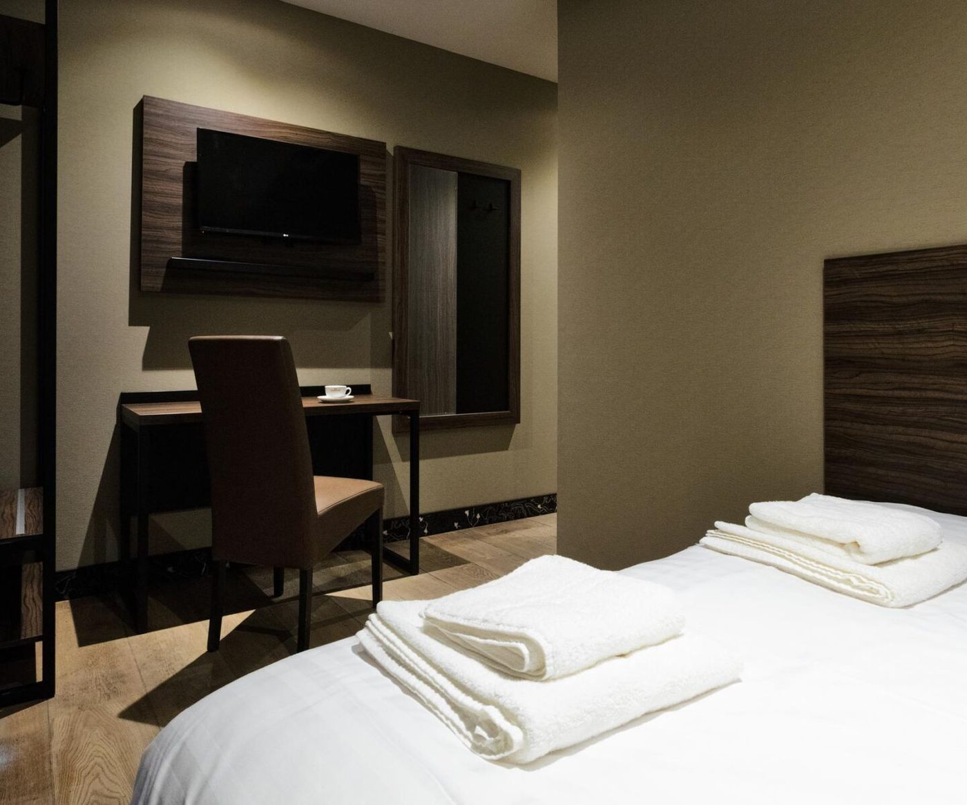 Amsterdam-Lake-Hotel-Room-28