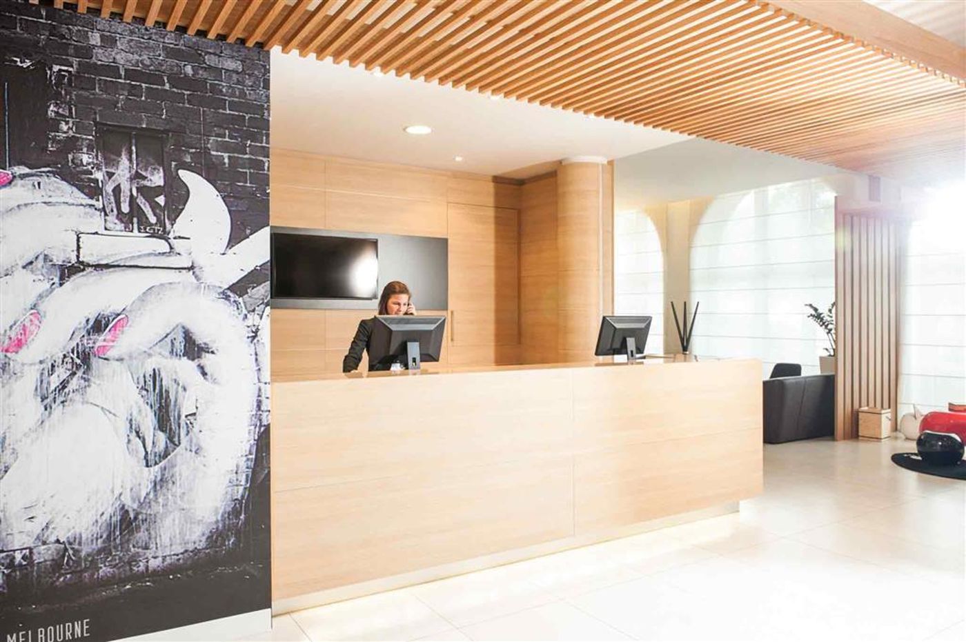 Novotel-Brussels-Centre-Midi-Station-Lobby-13