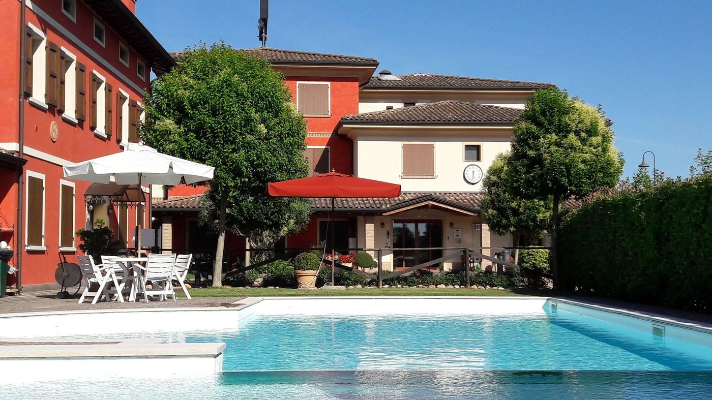 Hotel Tre Torri - Italy - Medolla - Pool - 5