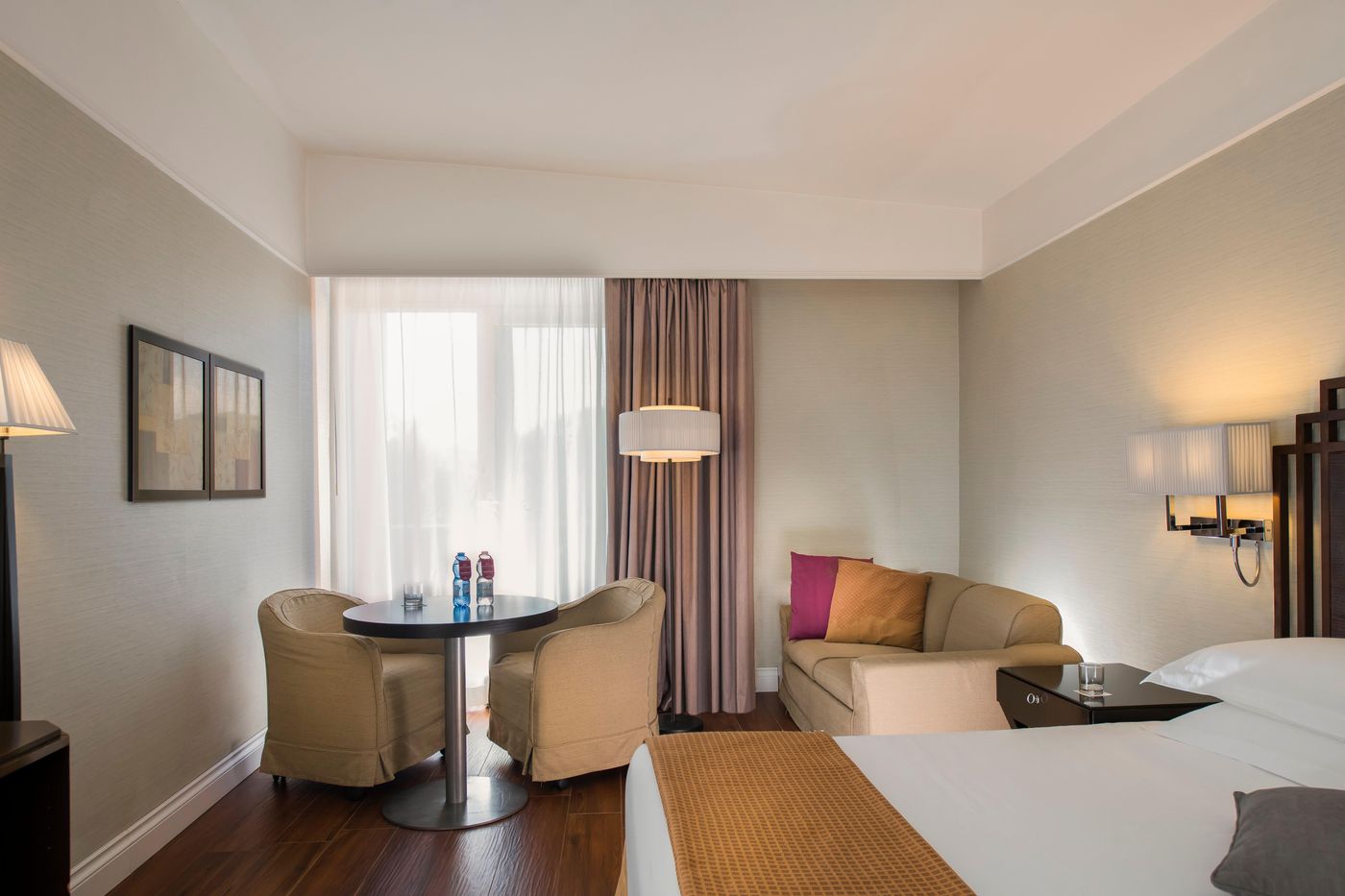 Crowne-Plaza-Rome---St--Peter-s-Room-37