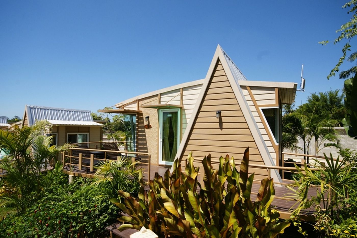 Palm-Paradise-Resort-Room-1