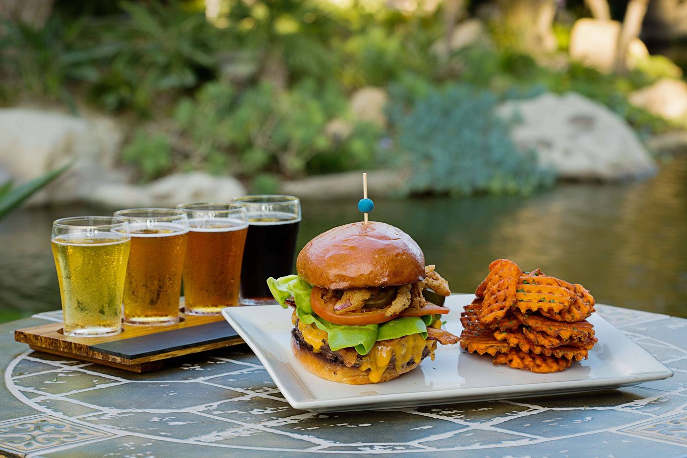 Hotel-Fera-Anaheim--a-DoubleTree-by-Hilto-Restaurant-41