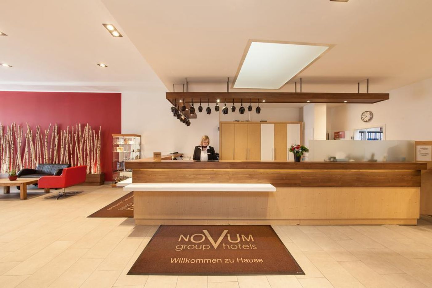 Sure-Hotel-by-Best-Western-Muenchen-Hauptbahnhof-Lobby-6