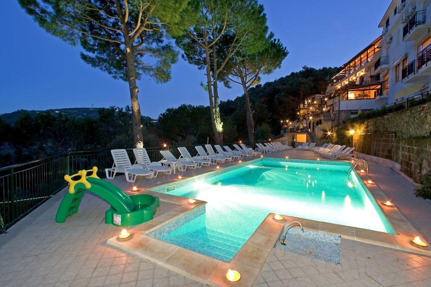 Le-Terrazze-Hotel-Residence-Pool-7