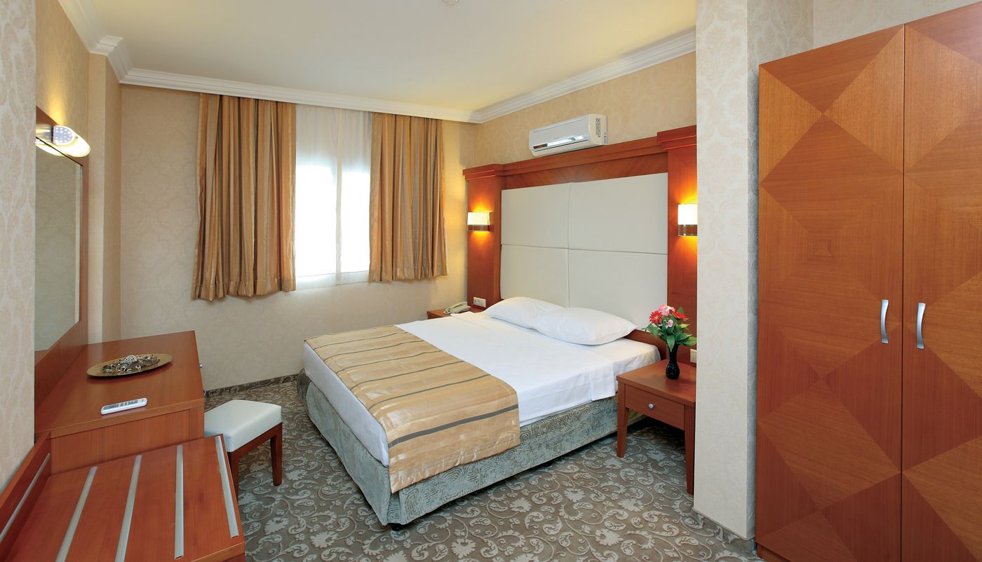 Julian-Club-Hotel-Room-20
