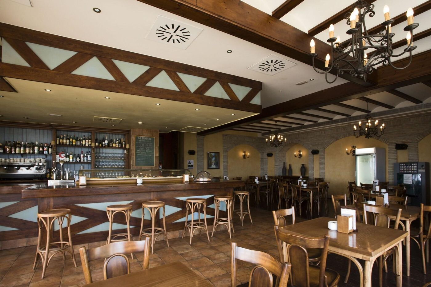 Puerto-Juan-Montiel-Spa-and-Base-N----utica-Bar-47