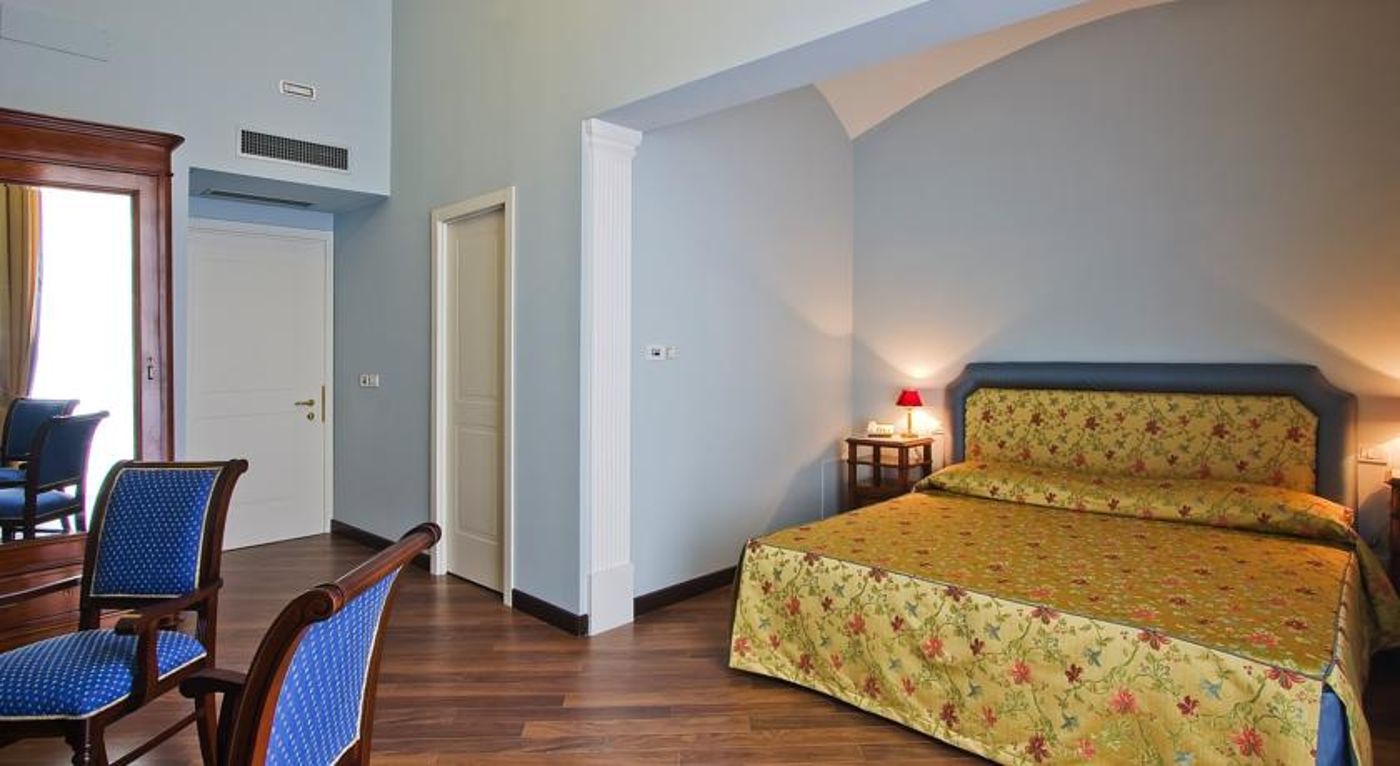 Decumani Hotel De Charme