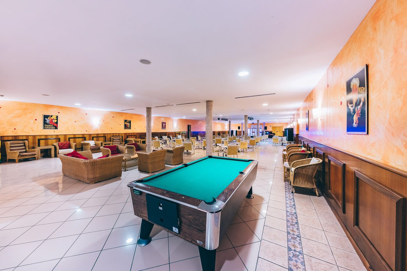 Grand-Muthu-Golf-Plaza-Hotel---Spa-Bar-83