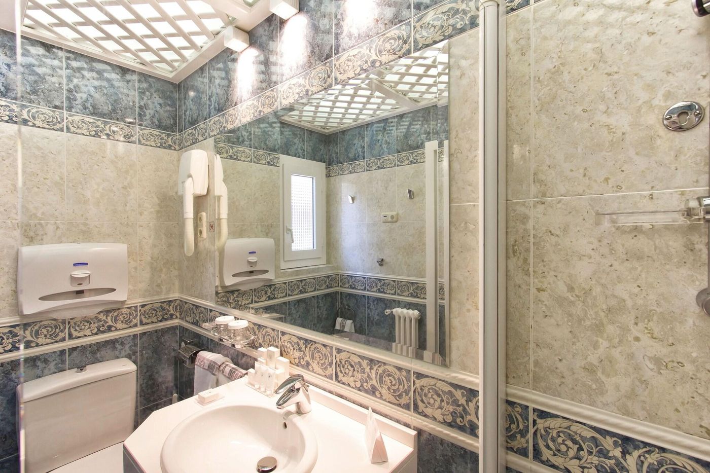 Hotel-Atlantico-Room-21