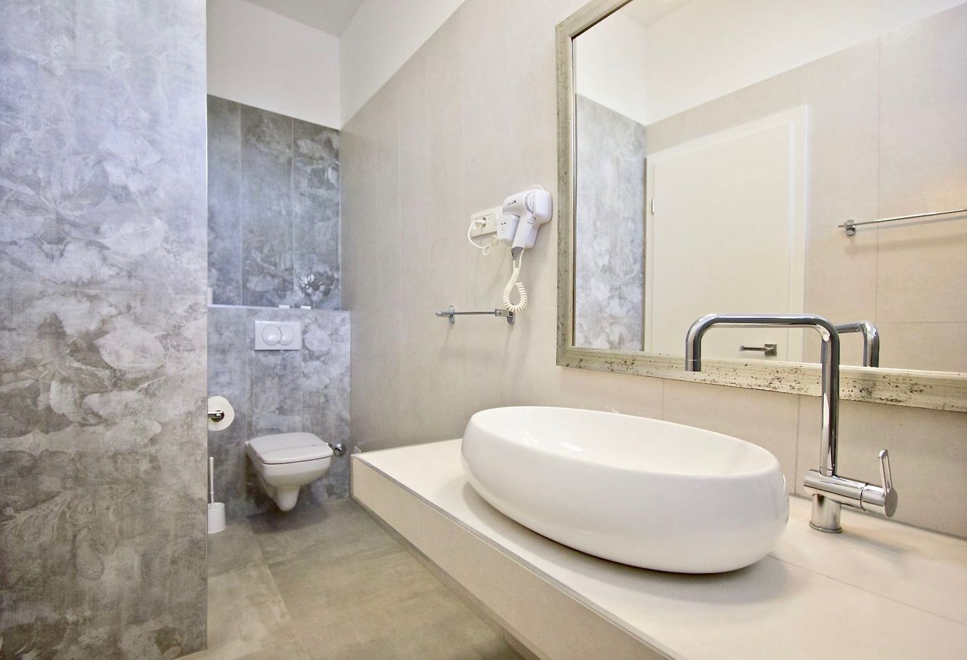 Prima-Luce-Downtown-Room-46