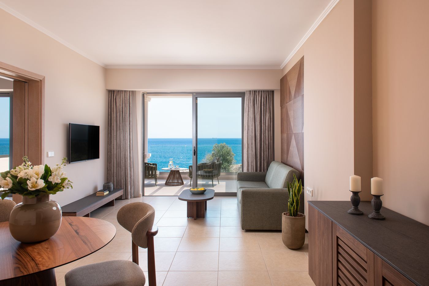 Kresten-Royal-Euphoria-Resort-Room-32