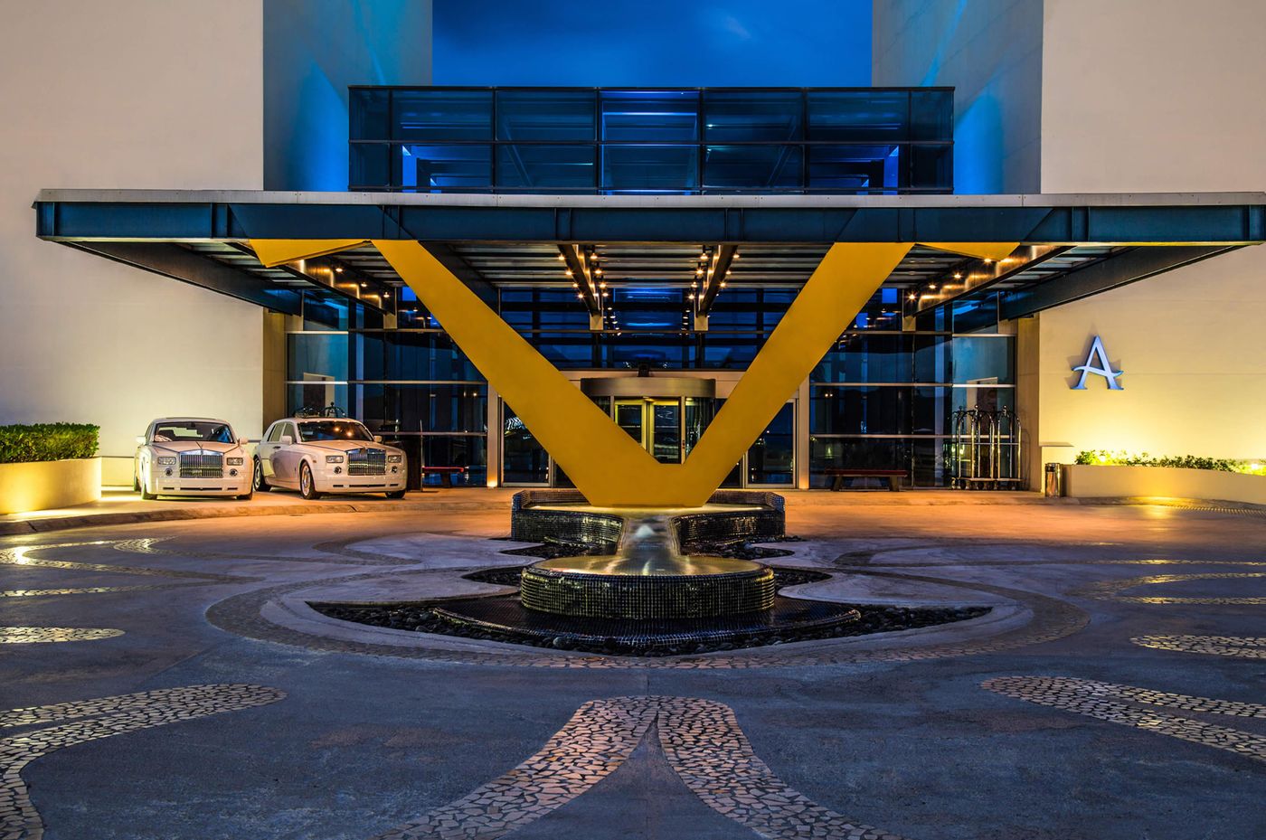 Live-Aqua-Beach-Resort-Canc----n-General-view-12